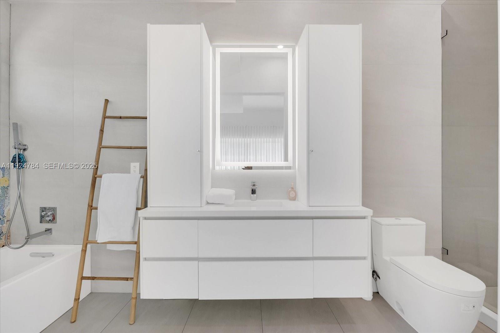 11 Century Ln Miami Beach, FL 33139