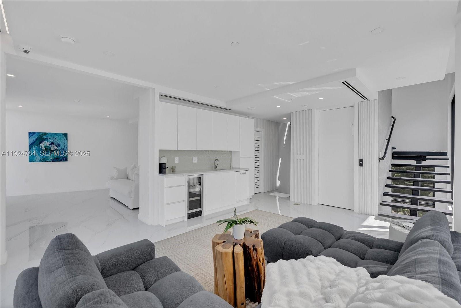 11 Century Ln Miami Beach, FL 33139