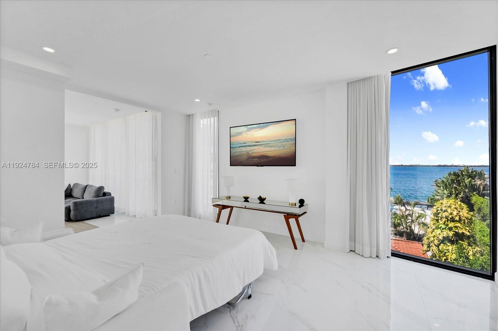 11 Century Ln Miami Beach, FL 33139