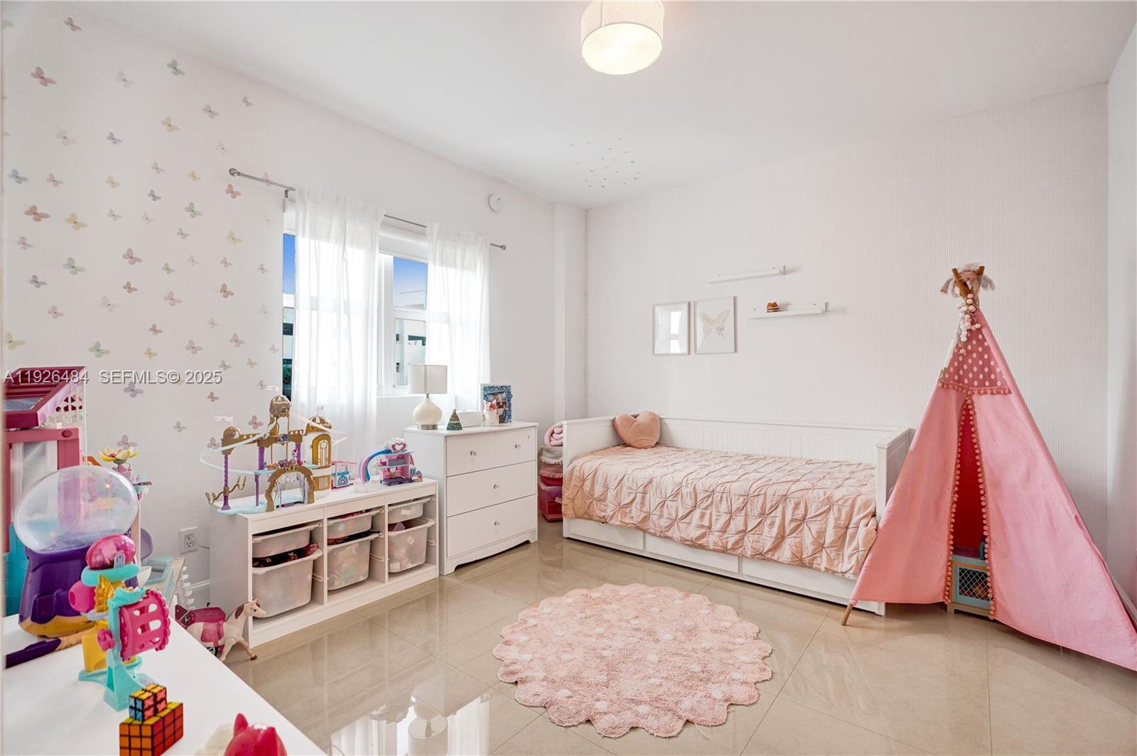 14951 Royal Oaks Ln #401 North Miami, FL 33181