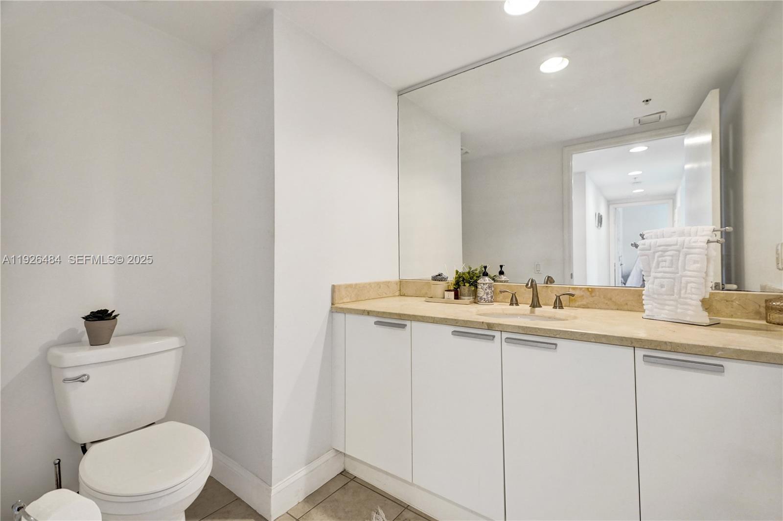 14951 Royal Oaks Ln #401 North Miami, FL 33181