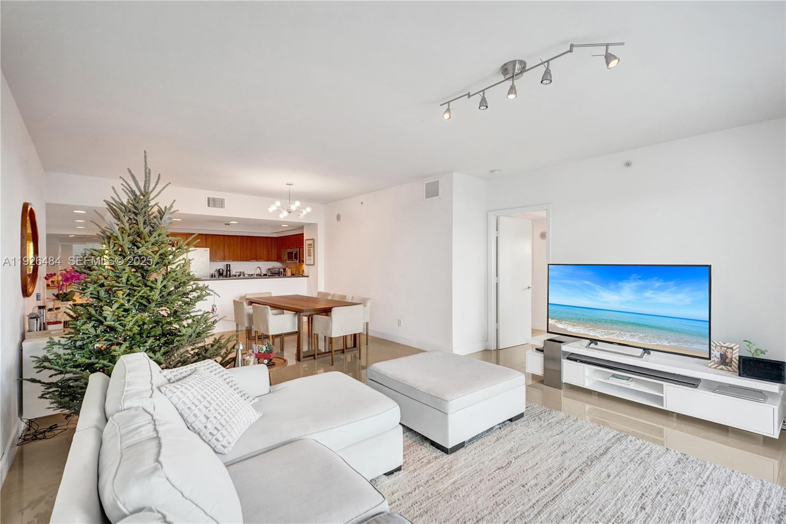 14951 Royal Oaks Ln #401 North Miami, FL 33181