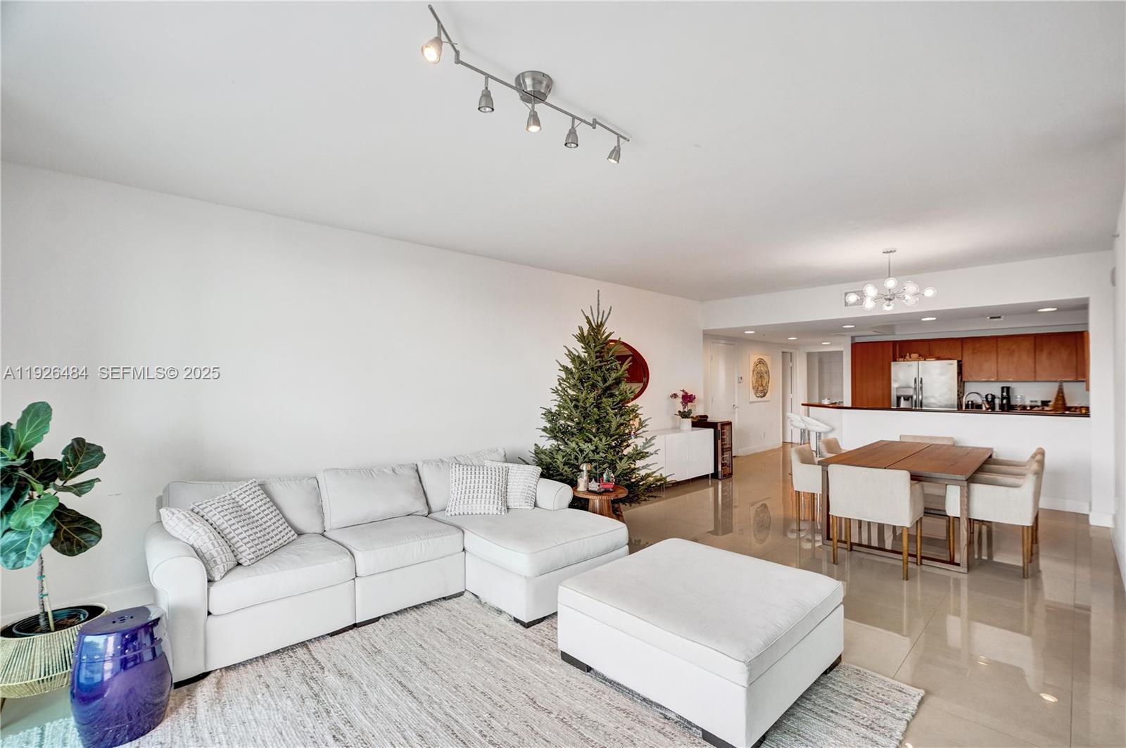 14951 Royal Oaks Ln #401 North Miami, FL 33181