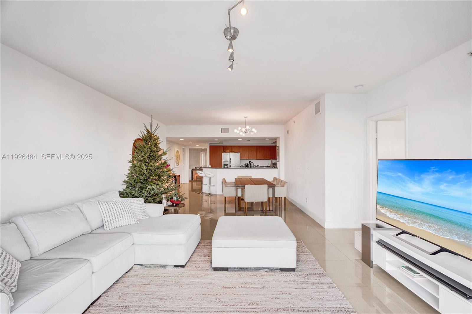 14951 Royal Oaks Ln #401 North Miami, FL 33181