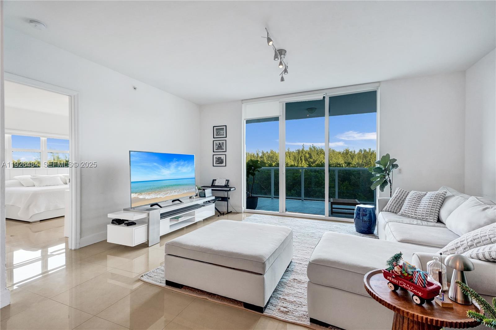 14951 Royal Oaks Ln #401 North Miami, FL 33181