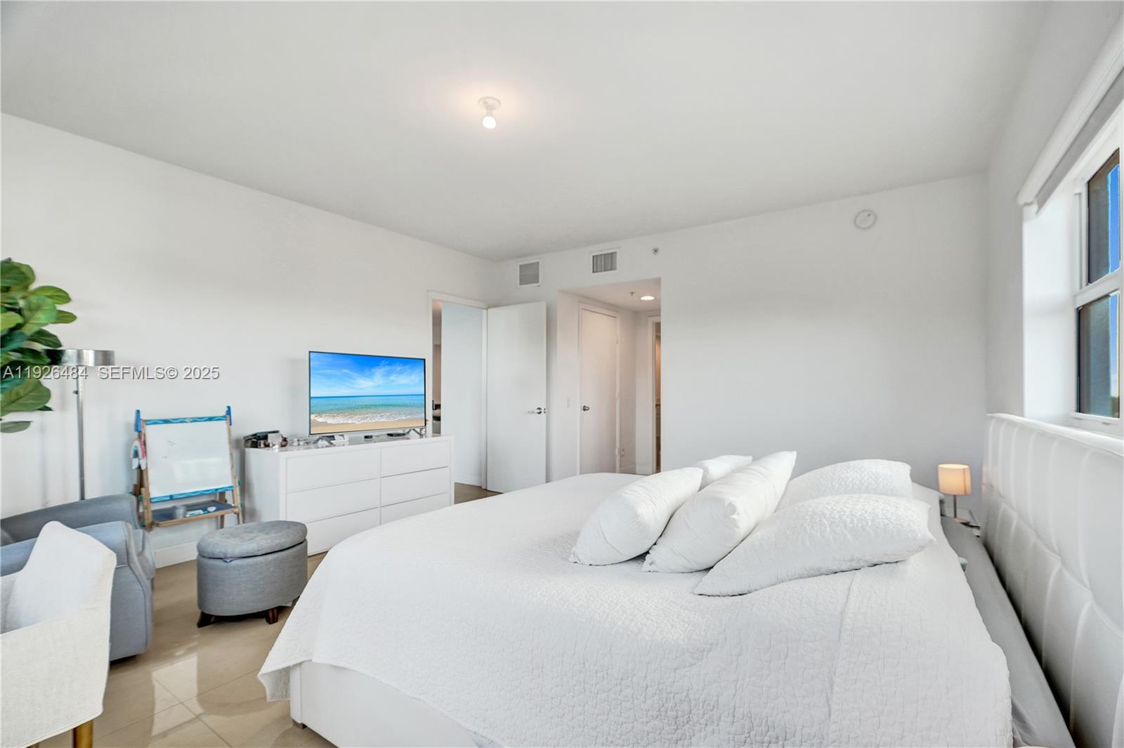 14951 Royal Oaks Ln #401 North Miami, FL 33181