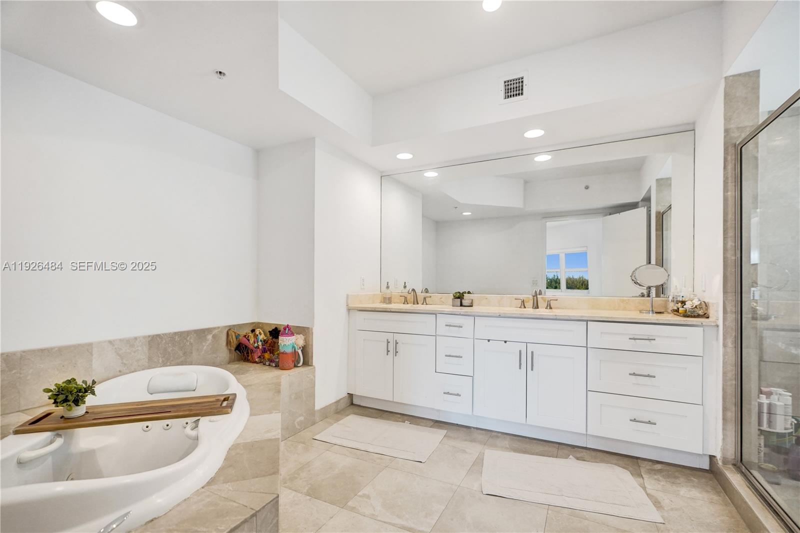 14951 Royal Oaks Ln #401 North Miami, FL 33181