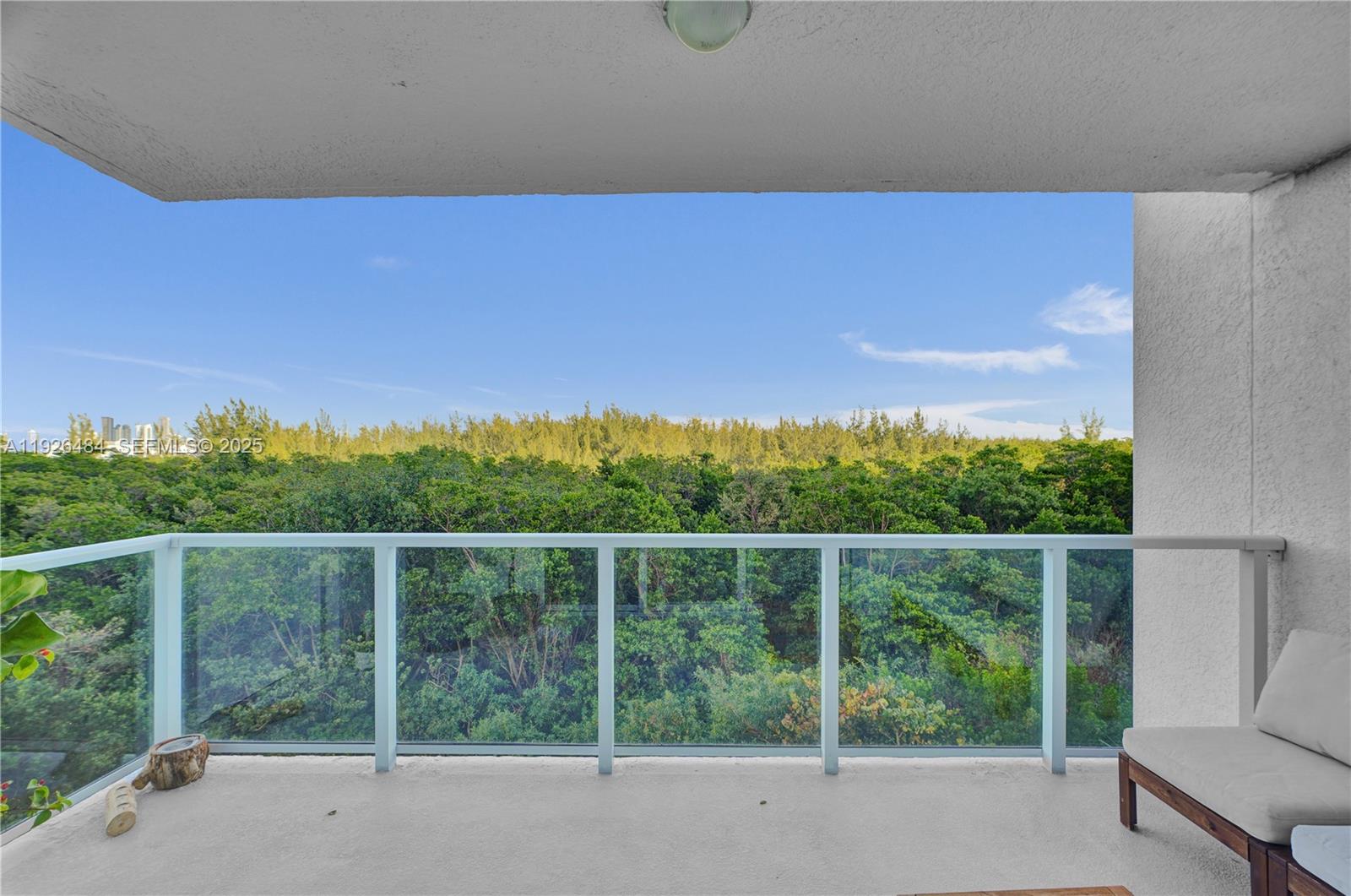 14951 Royal Oaks Ln #401 North Miami, FL 33181