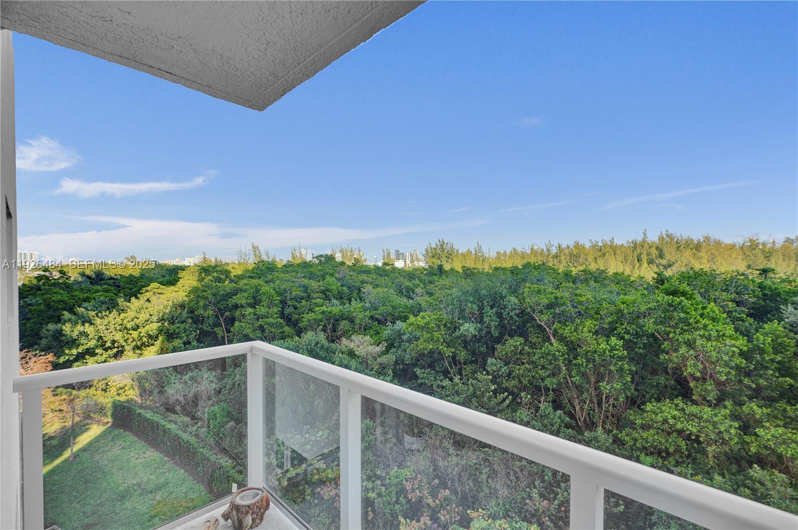 14951 Royal Oaks Ln #401 North Miami, FL 33181