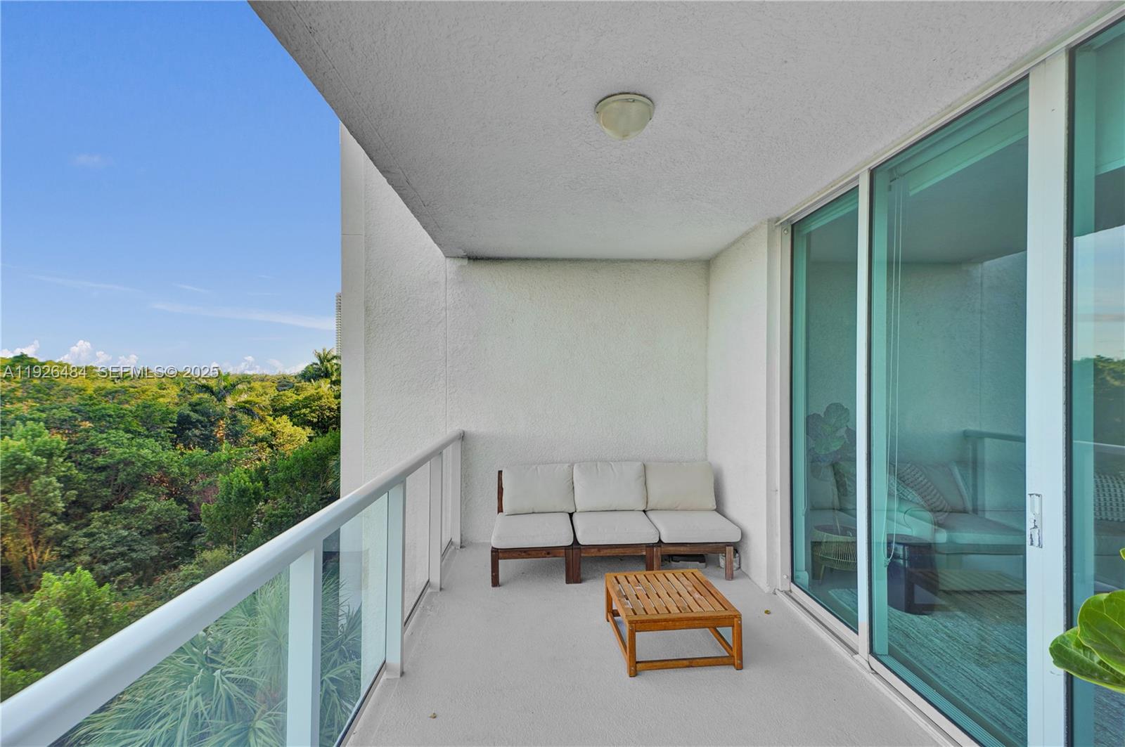 14951 Royal Oaks Ln #401 North Miami, FL 33181