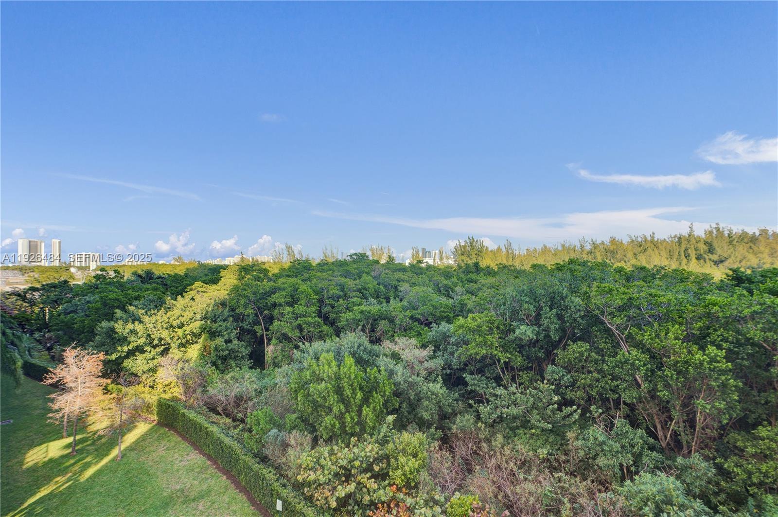 14951 Royal Oaks Ln #401 North Miami, FL 33181