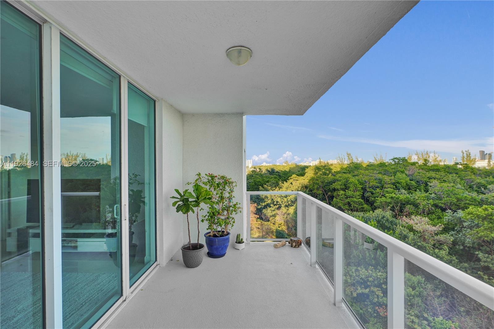 14951 Royal Oaks Ln #401 North Miami, FL 33181