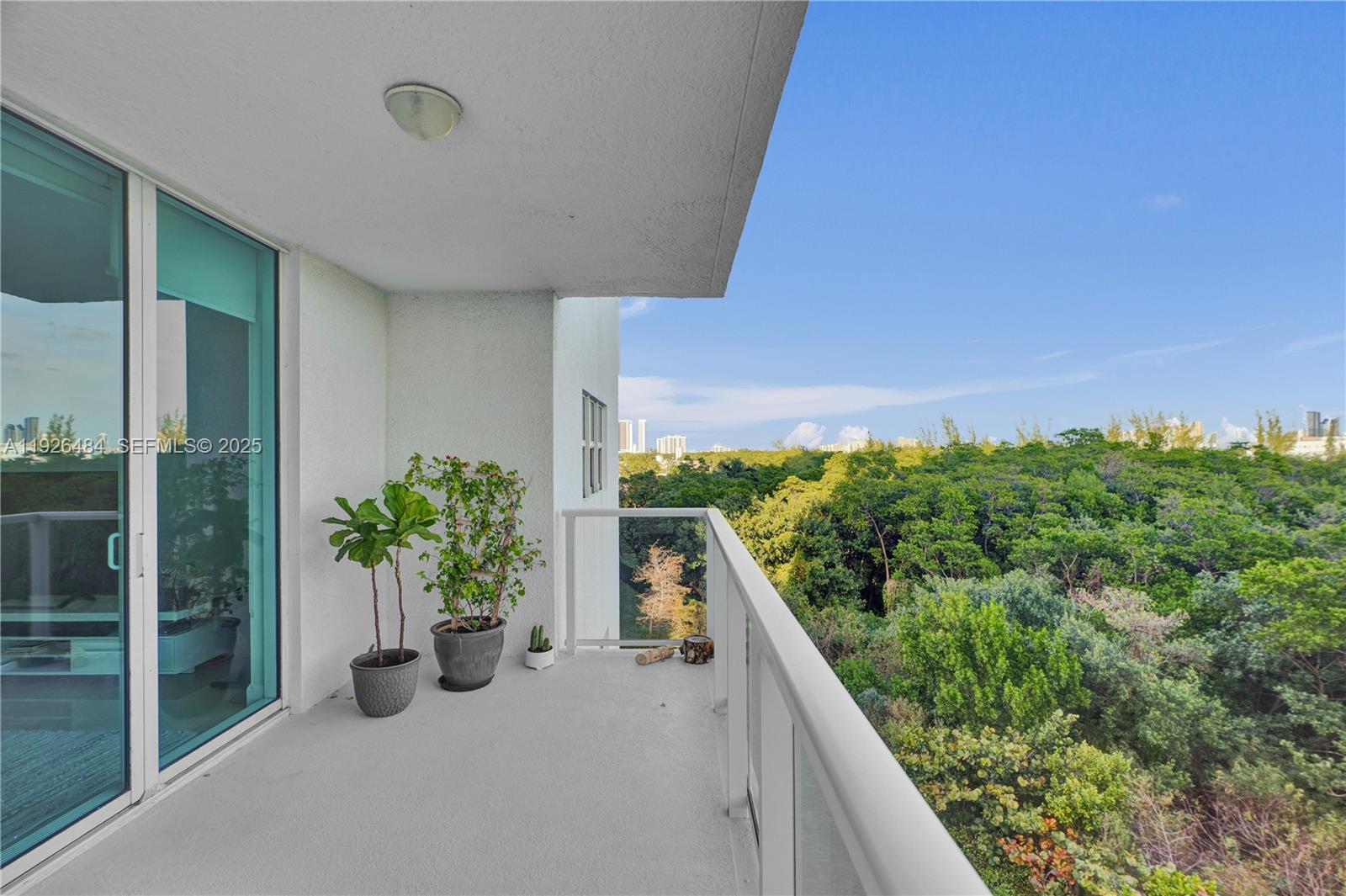 14951 Royal Oaks Ln #401 North Miami, FL 33181