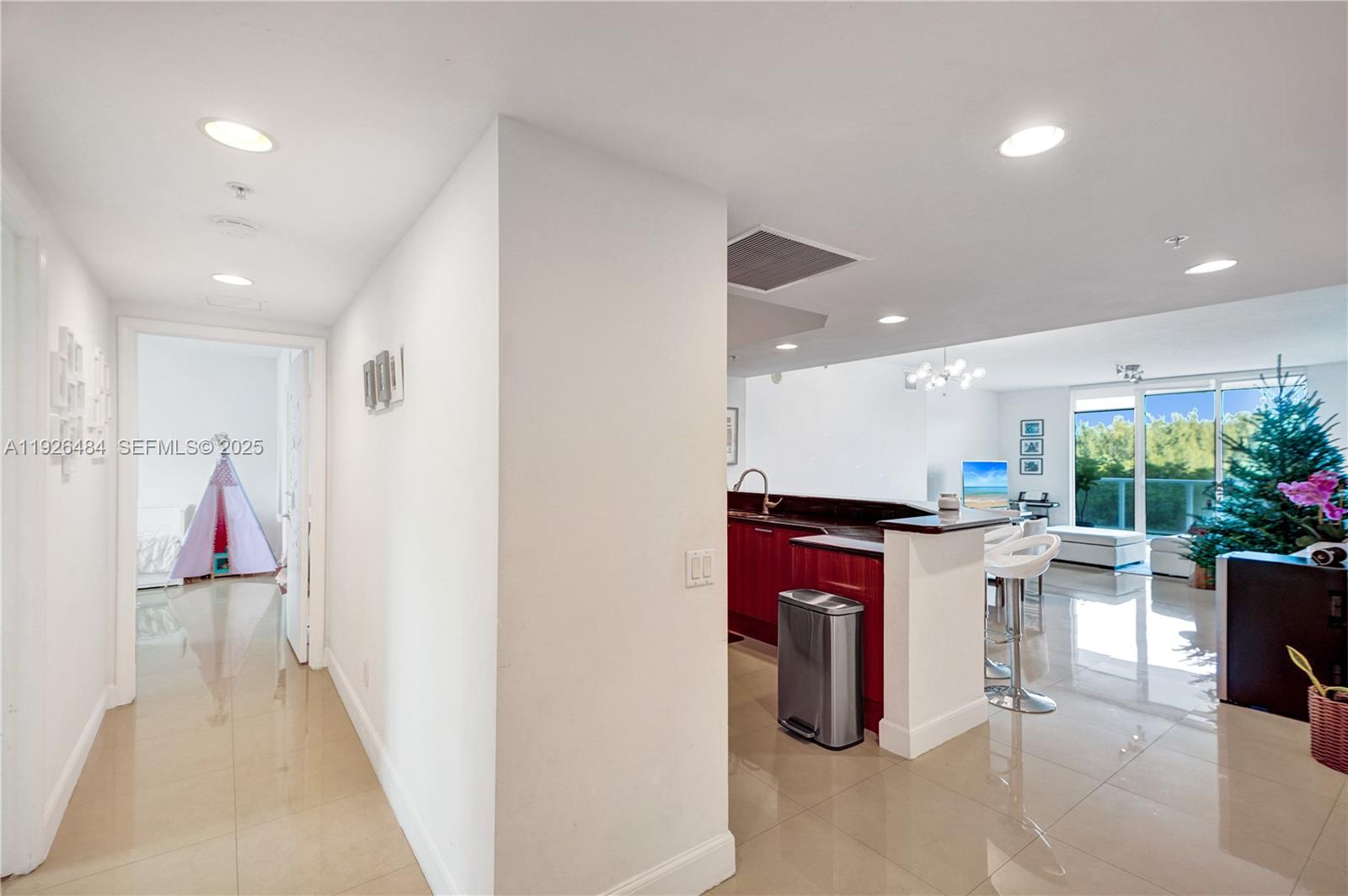 14951 Royal Oaks Ln #401 North Miami, FL 33181