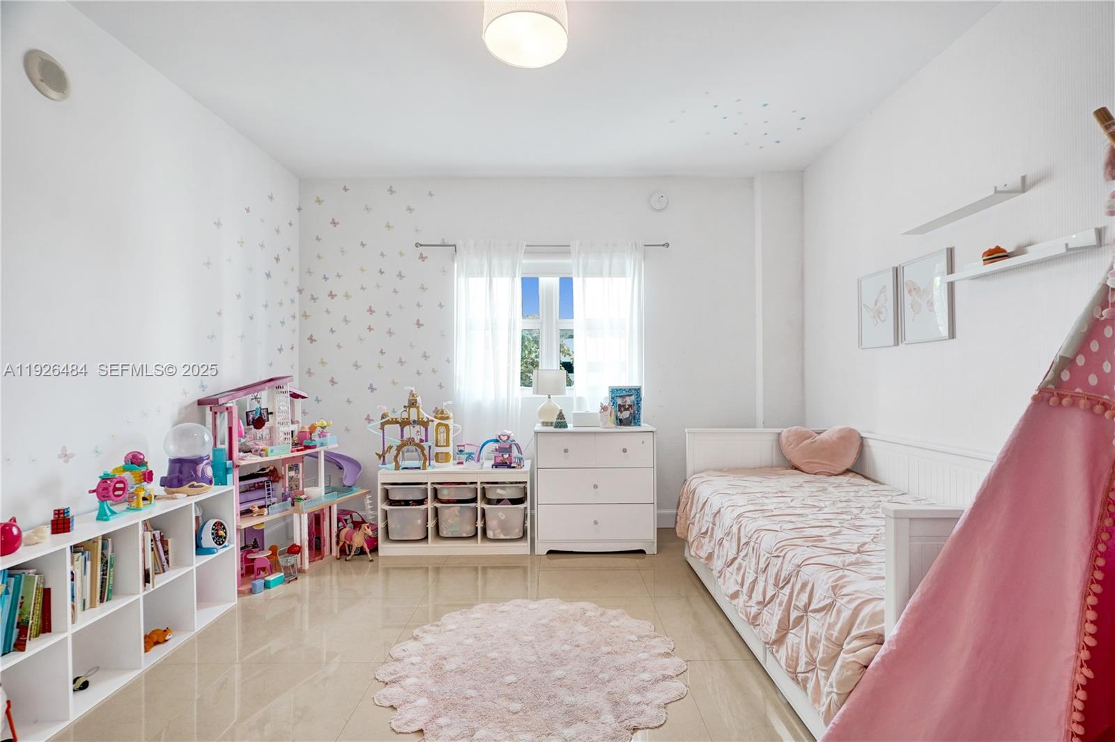 14951 Royal Oaks Ln #401 North Miami, FL 33181