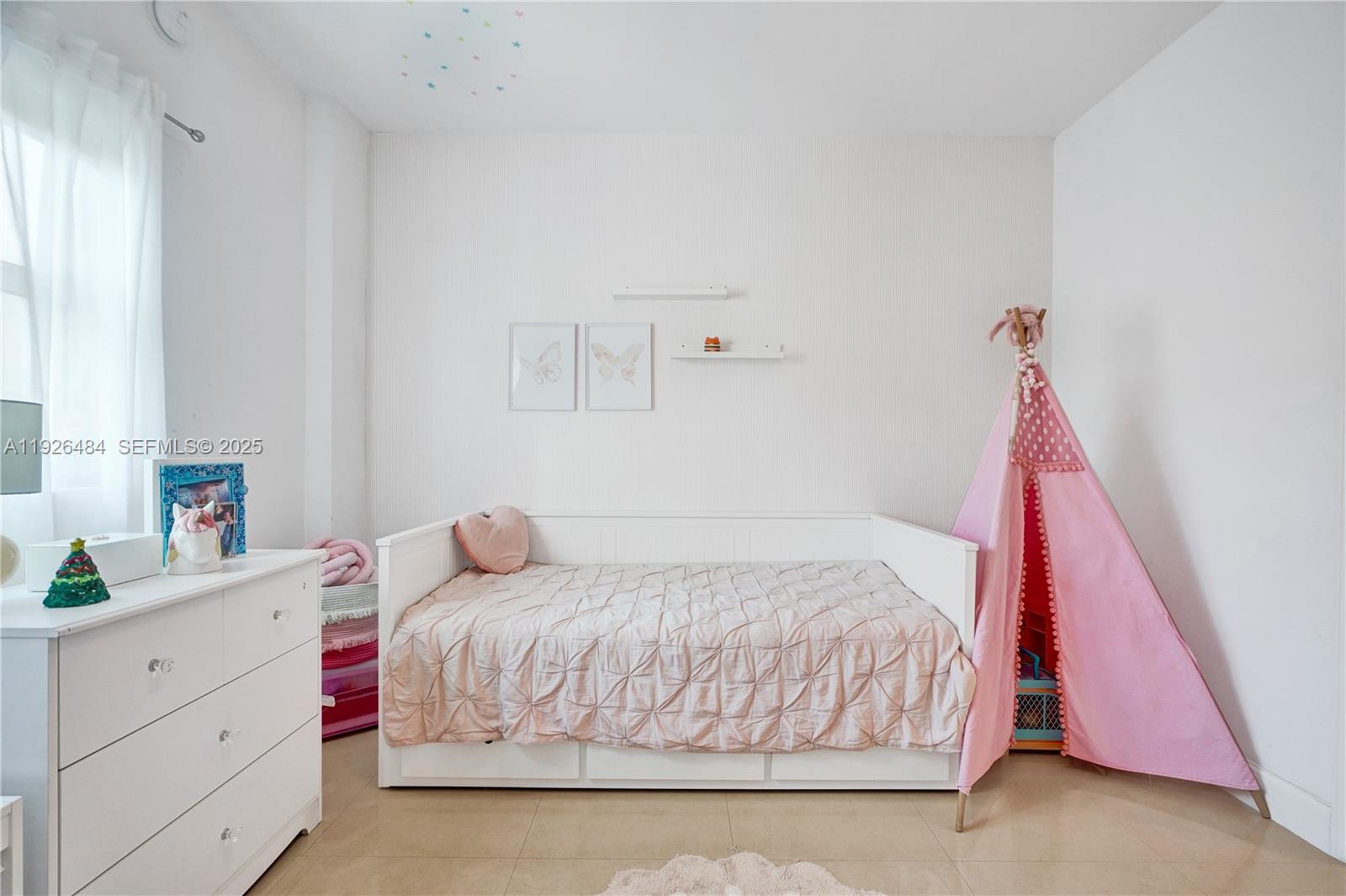 14951 Royal Oaks Ln #401 North Miami, FL 33181