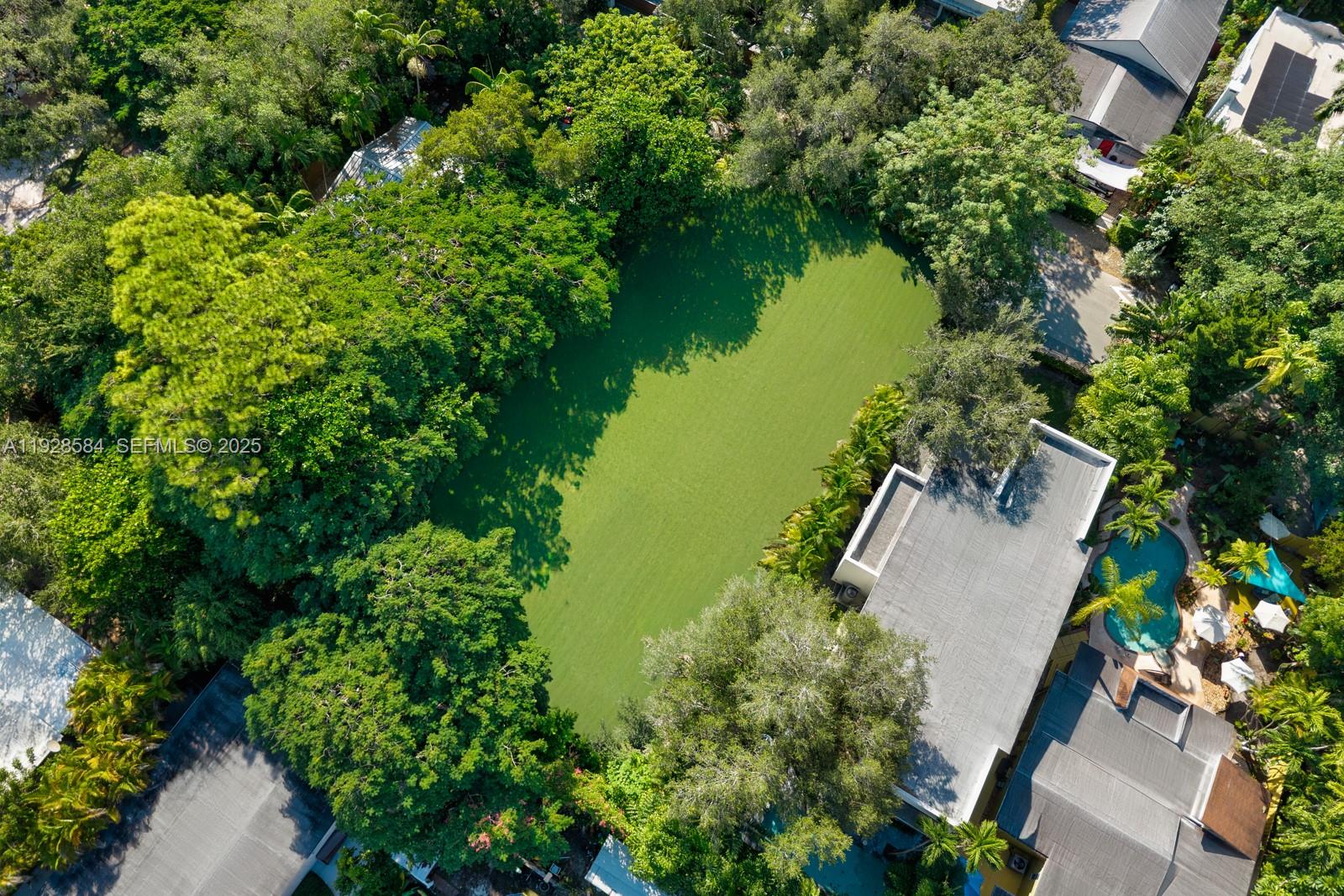 3729 Kumquat Ave Miami, FL 33133