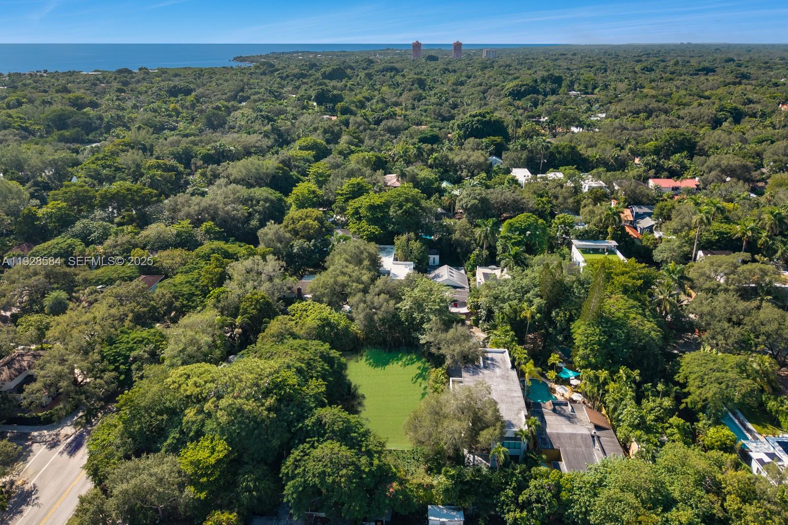 3729 Kumquat Ave Miami, FL 33133