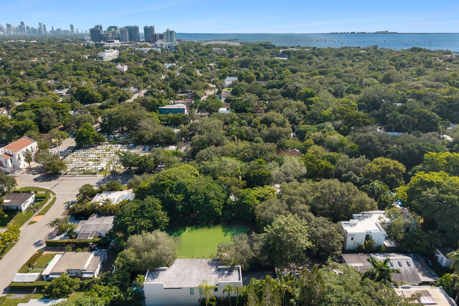 3729 Kumquat Ave Miami, FL 33133