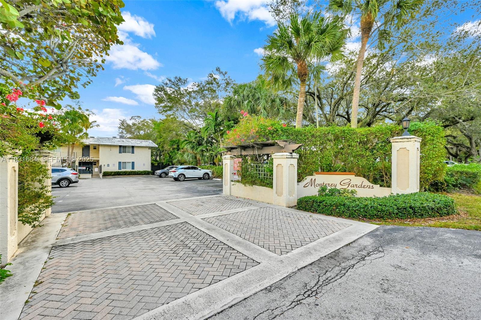 8609 SW 68th Ct #24 Pinecrest, FL 33156