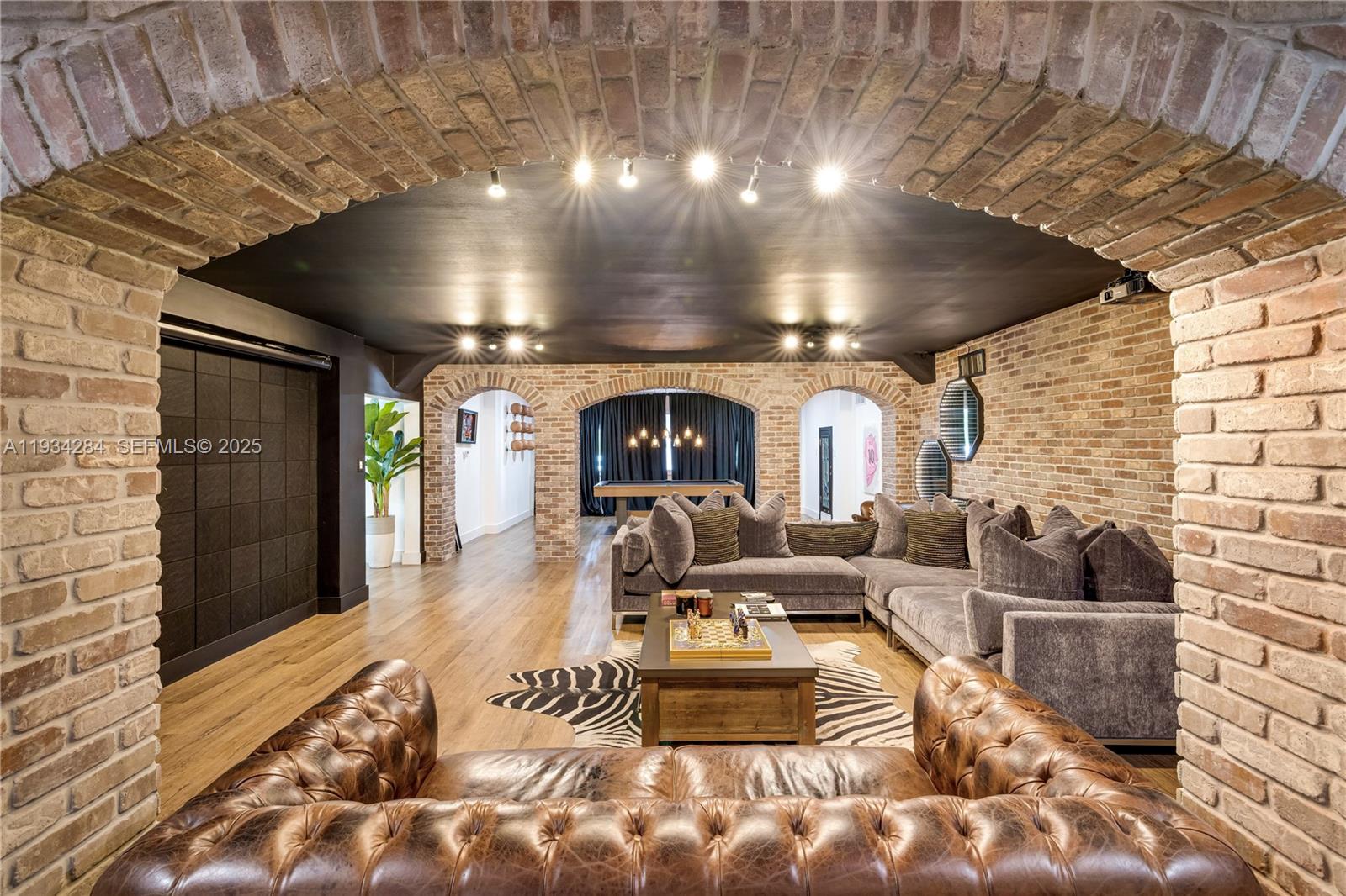 8000 Los Pinos Blvd Coral Gables, FL 33143