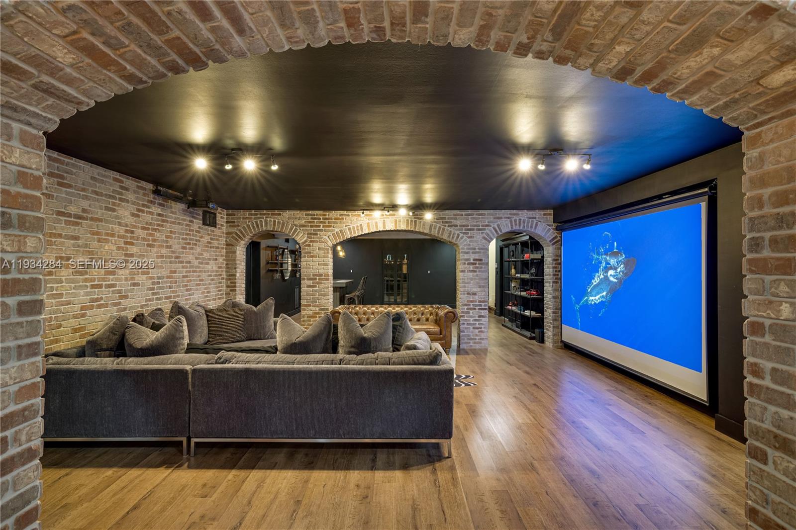 8000 Los Pinos Blvd Coral Gables, FL 33143