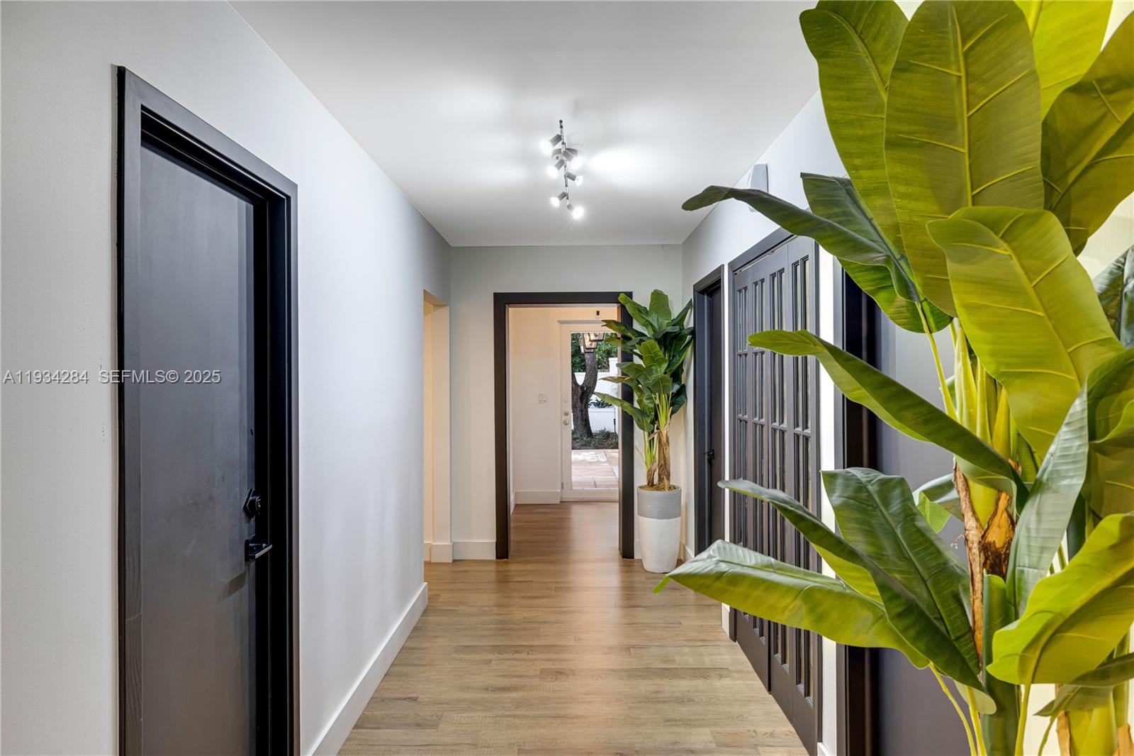 8000 Los Pinos Blvd Coral Gables, FL 33143