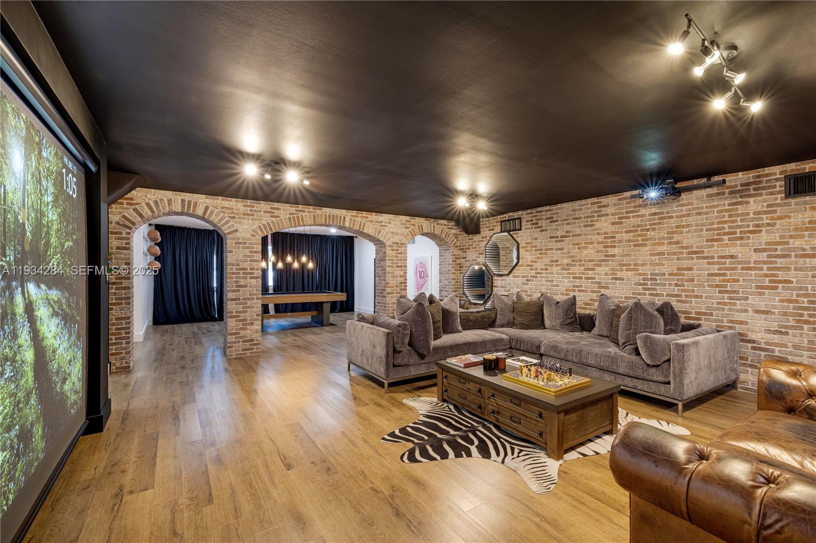 8000 Los Pinos Blvd Coral Gables, FL 33143