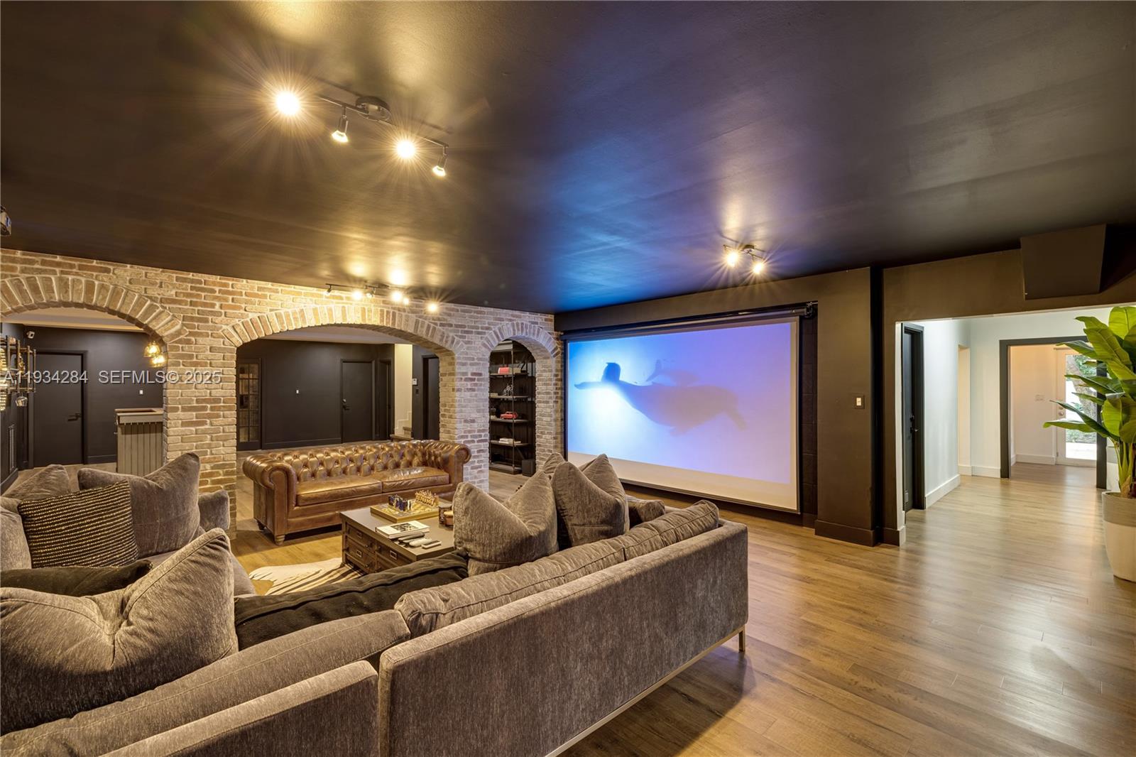 8000 Los Pinos Blvd Coral Gables, FL 33143