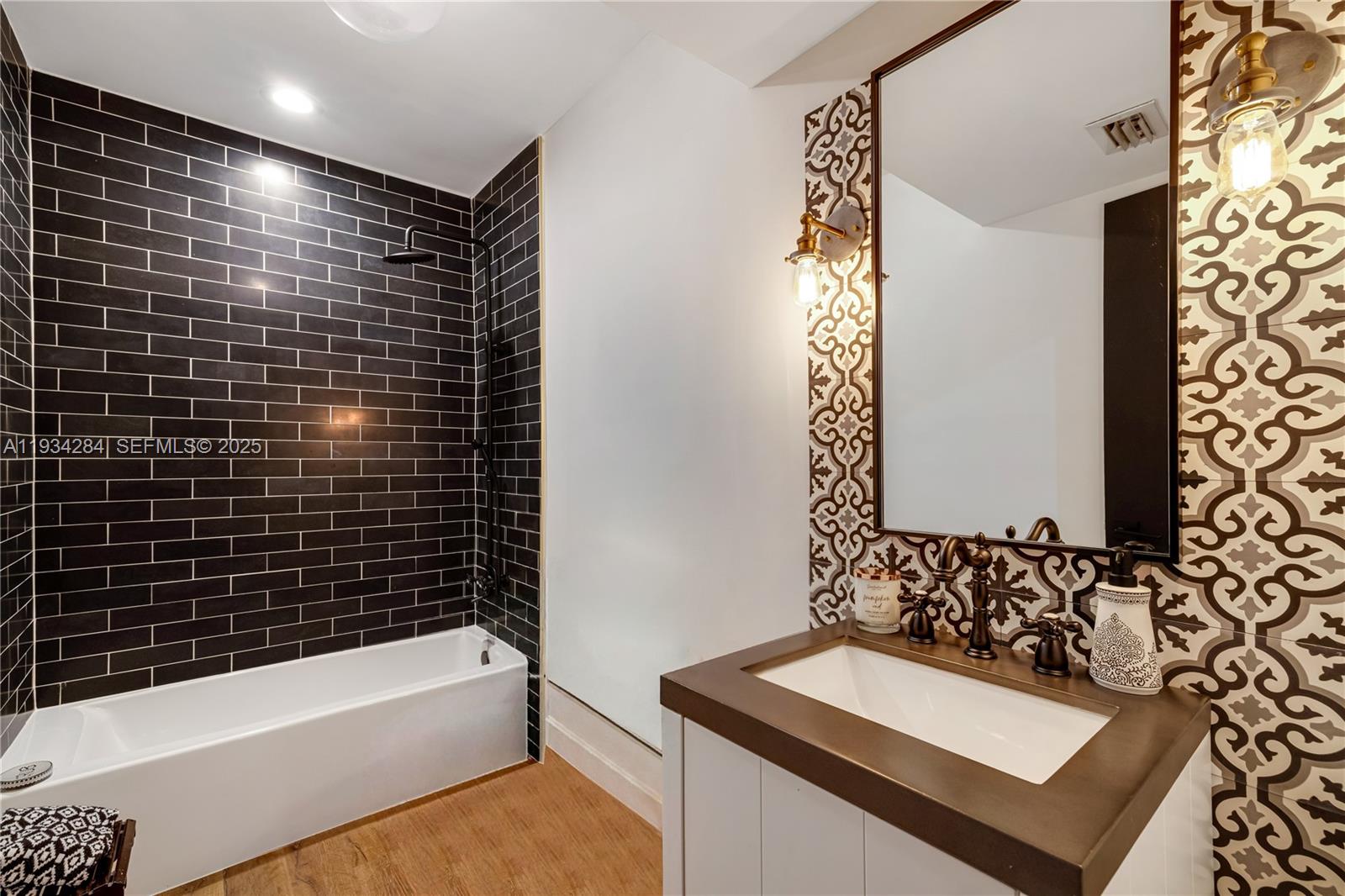 8000 Los Pinos Coral Gables, FL 33143
