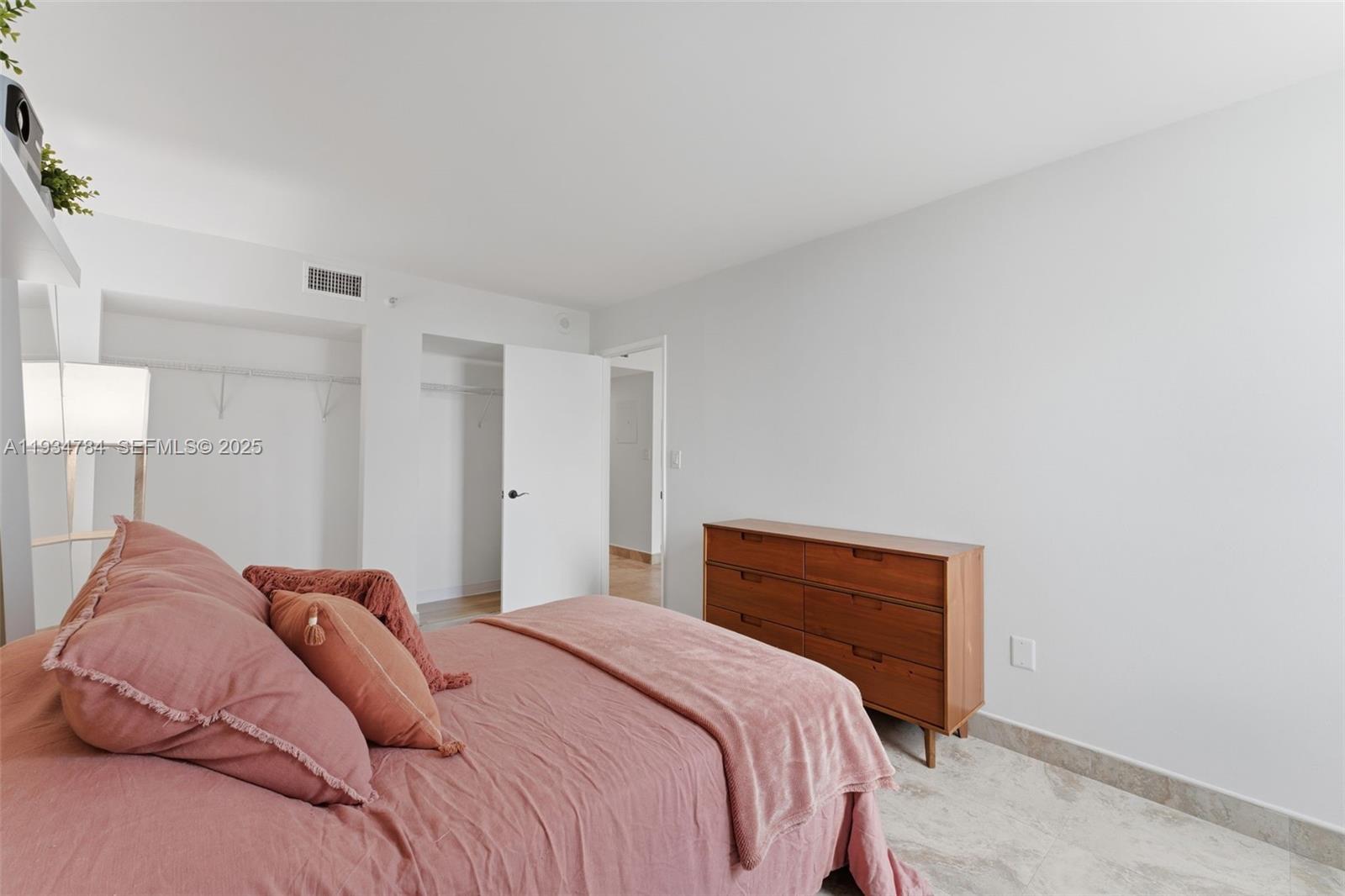 image Madison Downtown Condo13