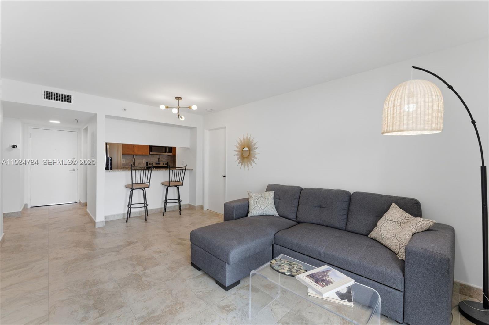 image Madison Downtown Condo7