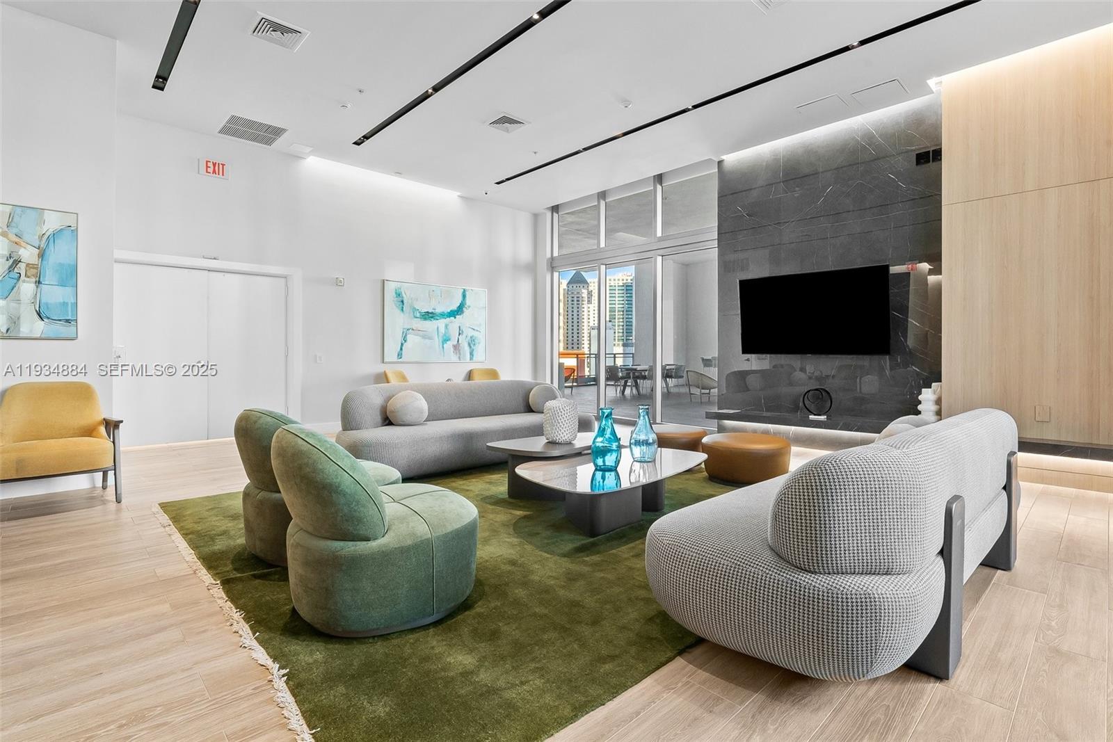 90 SW 3rd St #1410 Miami, FL 33130