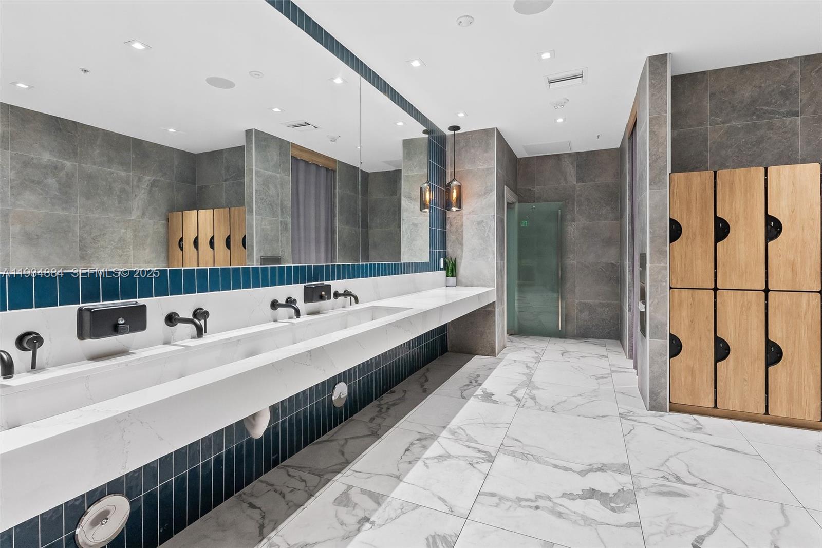 90 SW 3rd St #1410 Miami, FL 33130