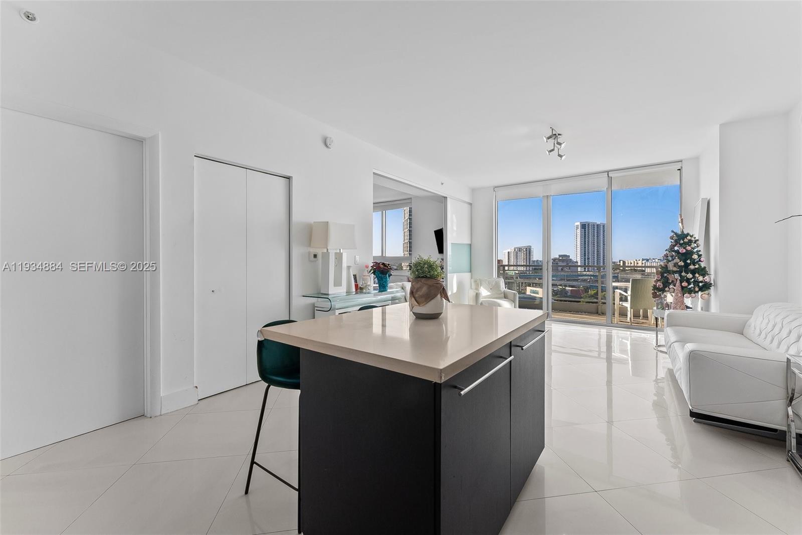 90 SW 3rd St #1410 Miami, FL 33130