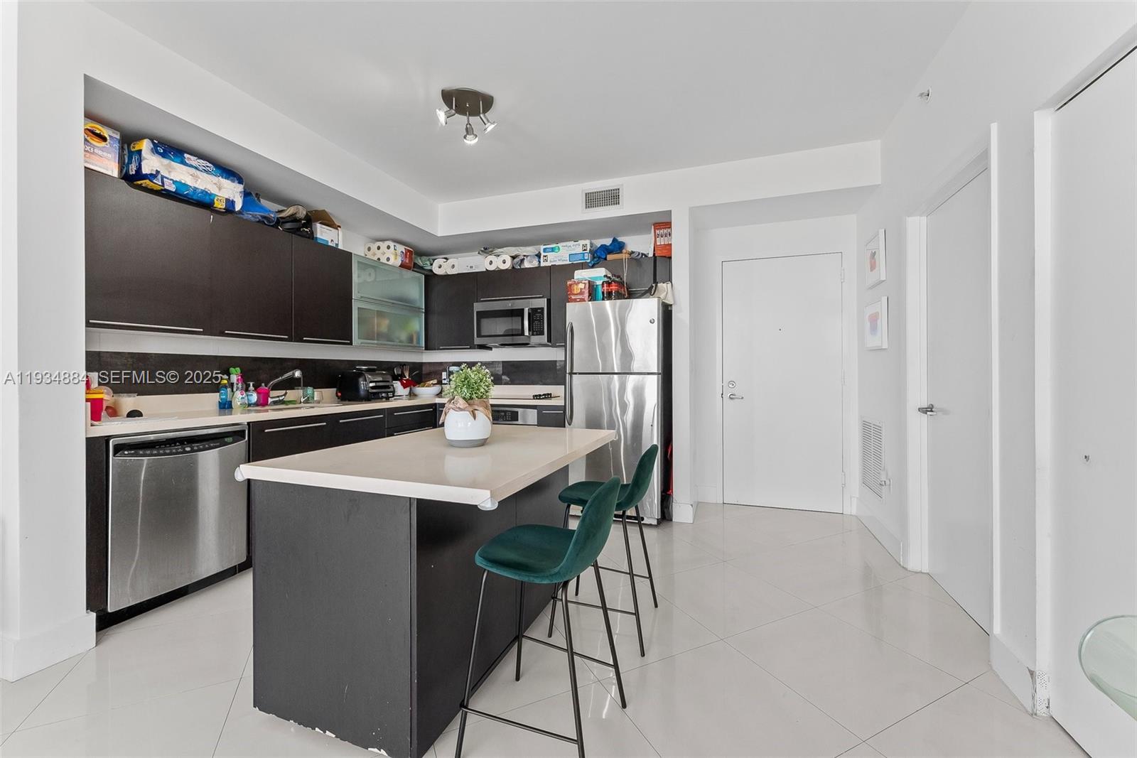 90 SW 3rd St #1410 Miami, FL 33130