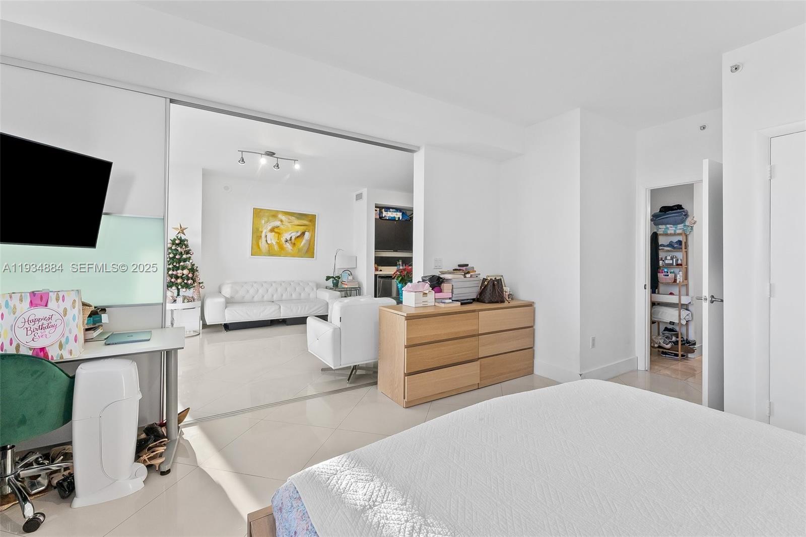 90 SW 3rd St #1410 Miami, FL 33130