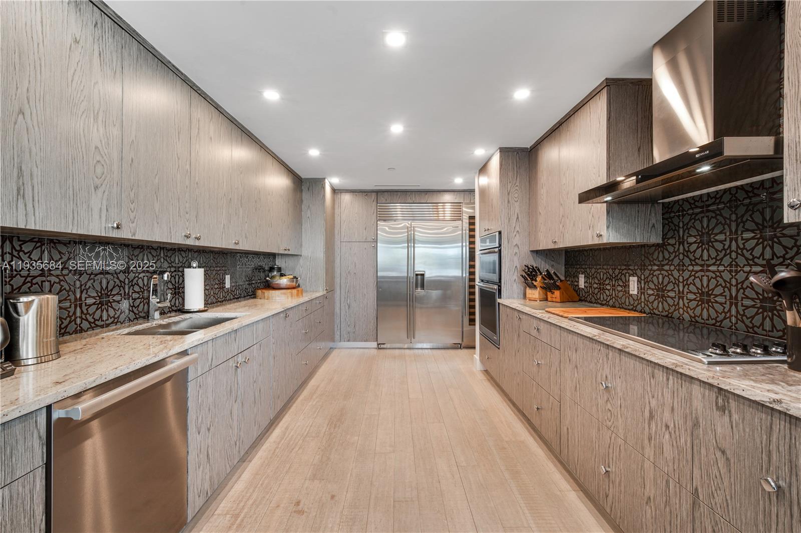 430 Grand Bay Dr #1204 Key Biscayne, FL 33149