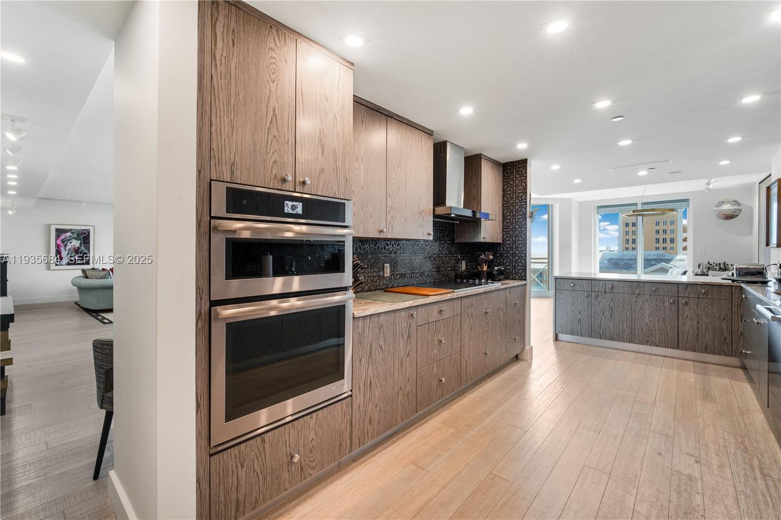 430 Grand Bay Dr #1204 Key Biscayne, FL 33149