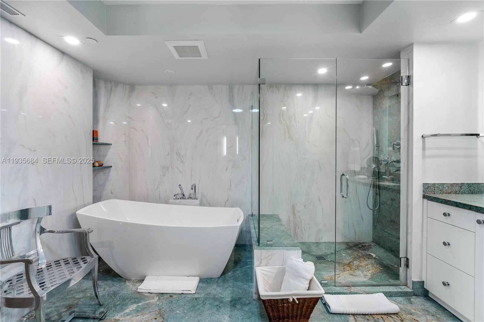 430 Grand Bay Dr #1204 Key Biscayne, FL 33149