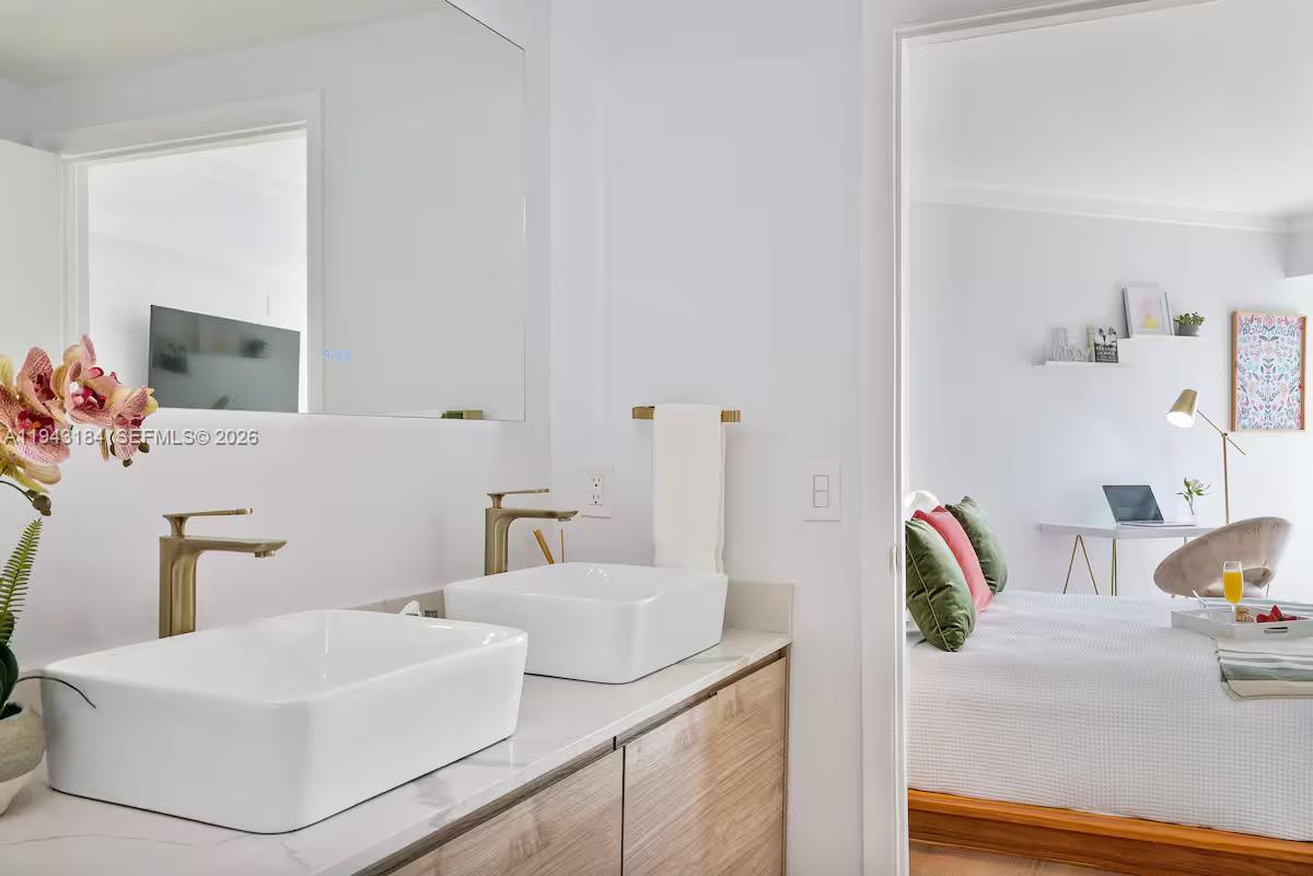 2889 Mcfarlane Rd #1614 Miami, FL 33133