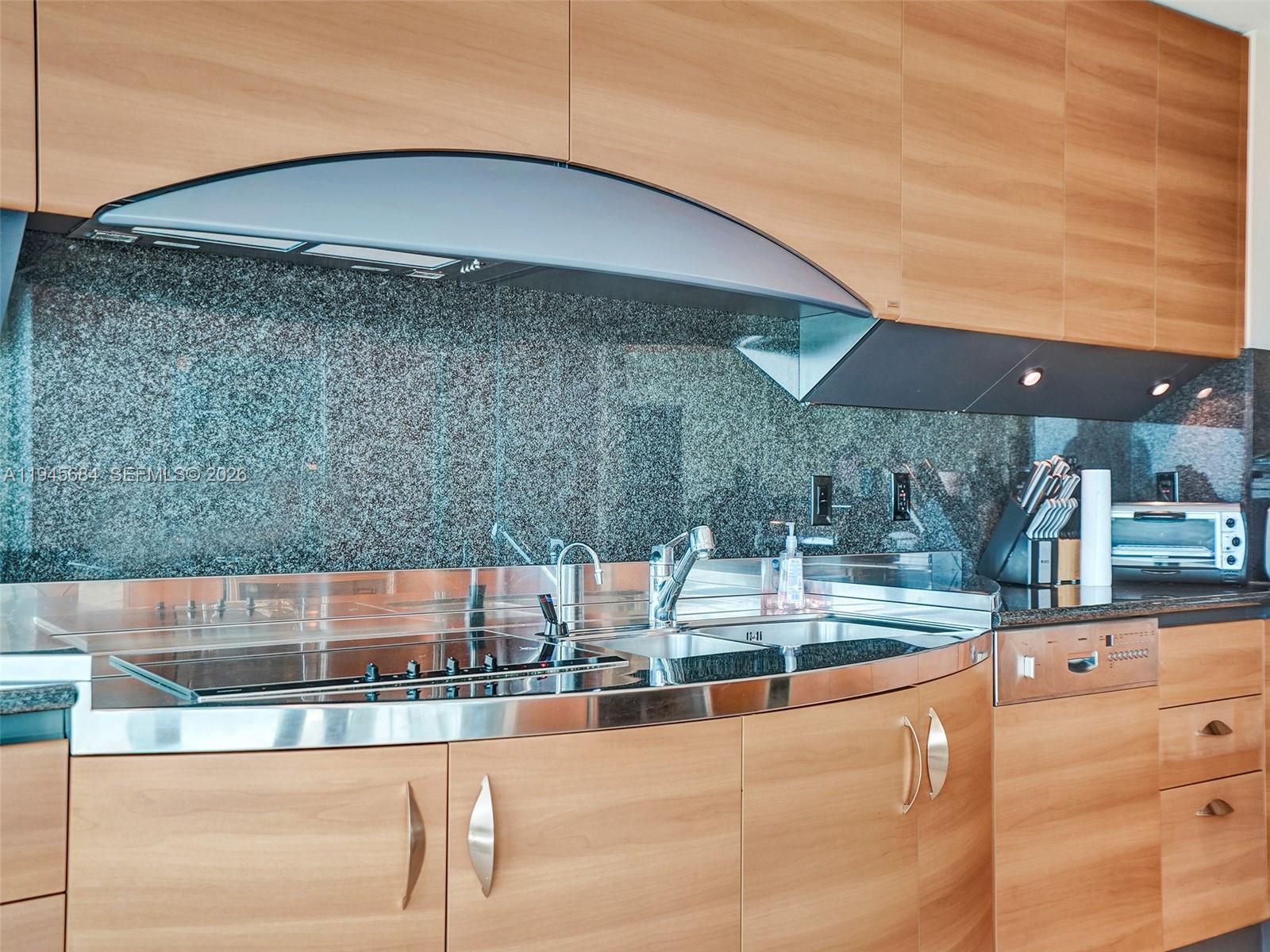 image Towers Of Porto Vita S.17