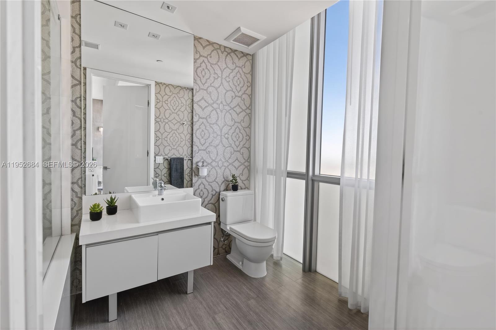 1100 Biscayne Blvd #5306 Miami, FL 33132