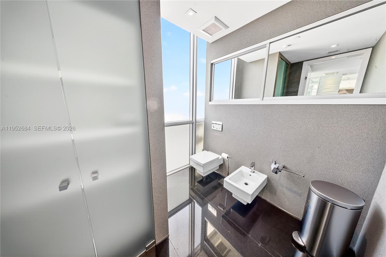 1100 Biscayne Blvd #5306 Miami, FL 33132