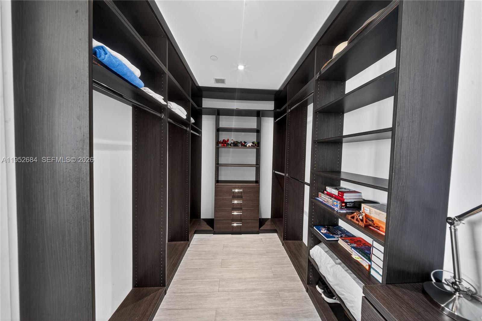 1100 Biscayne Blvd #5306 Miami, FL 33132