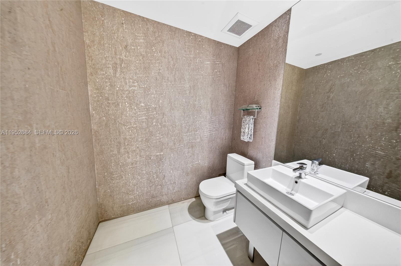 1100 Biscayne Blvd #5306 Miami, FL 33132