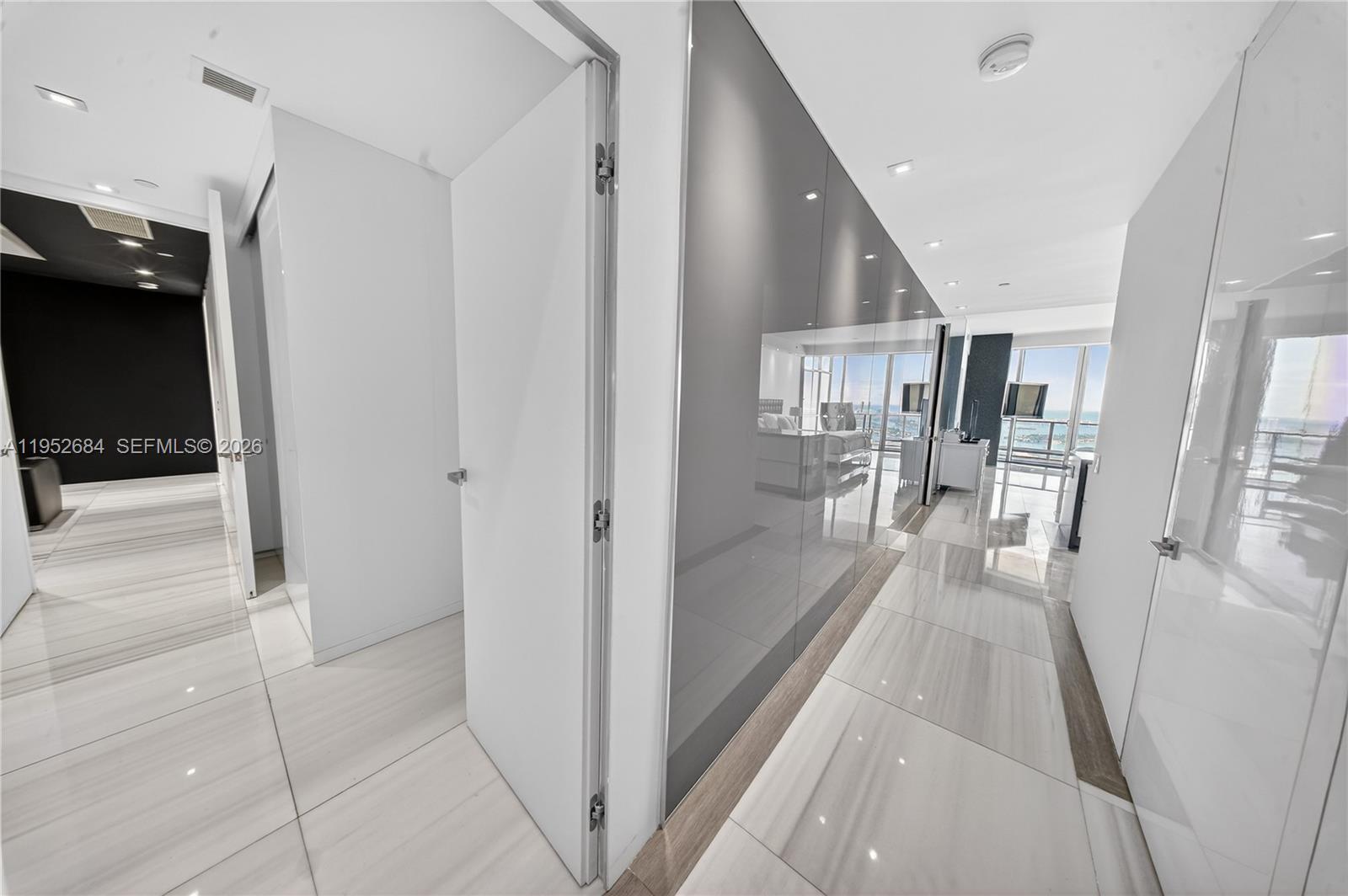 1100 Biscayne Blvd #5306 Miami, FL 33132