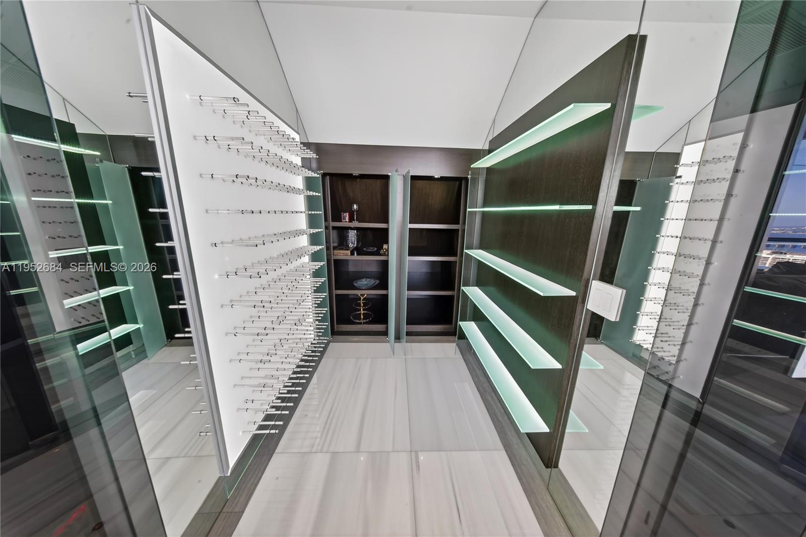 1100 Biscayne Blvd #5306 Miami, FL 33132