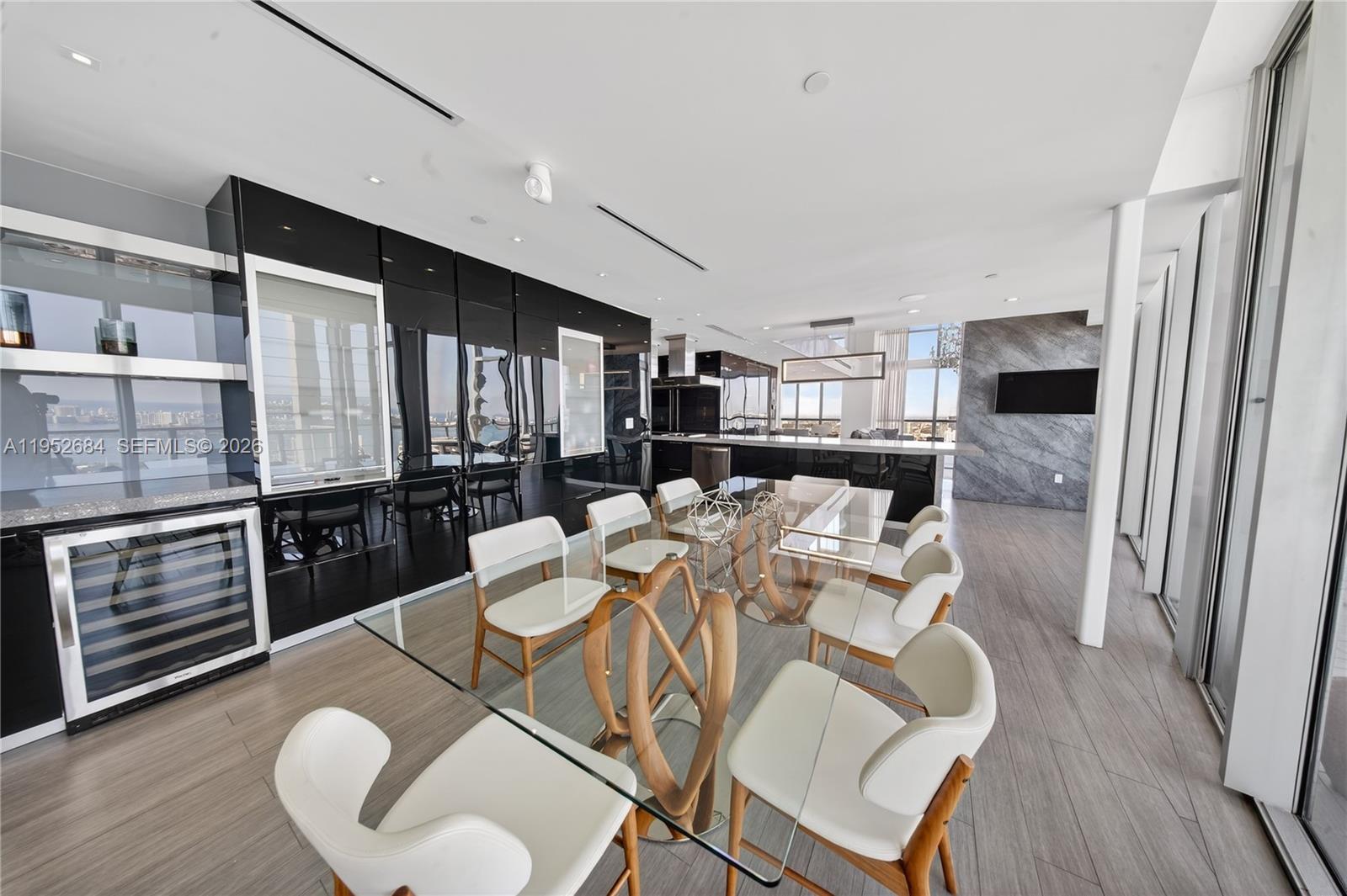 1100 Biscayne Blvd #5306 Miami, FL 33132