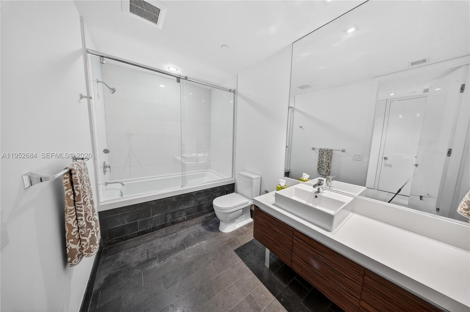 1100 Biscayne Blvd #5306 Miami, FL 33132